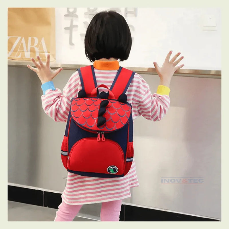 Mochila Infantil Temática Mundo dos Dinossauros - Conforto Que Parece Ser de Outro Mundo
