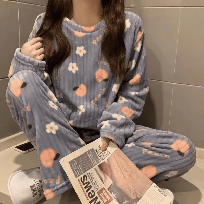 Pijama Feminino Peluciado Winter Love - Conjunto Com Calça e Moletom De pelúcia Plush | Quentinho, Macio e Super Confortável