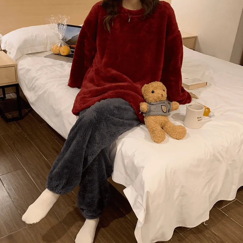 Pijama Feminino De Pelúcia DreamyCozy - Conjunto Com Calça e Moletom Em Pelúcia Plush | Quentinho, Macio e Super Confortável