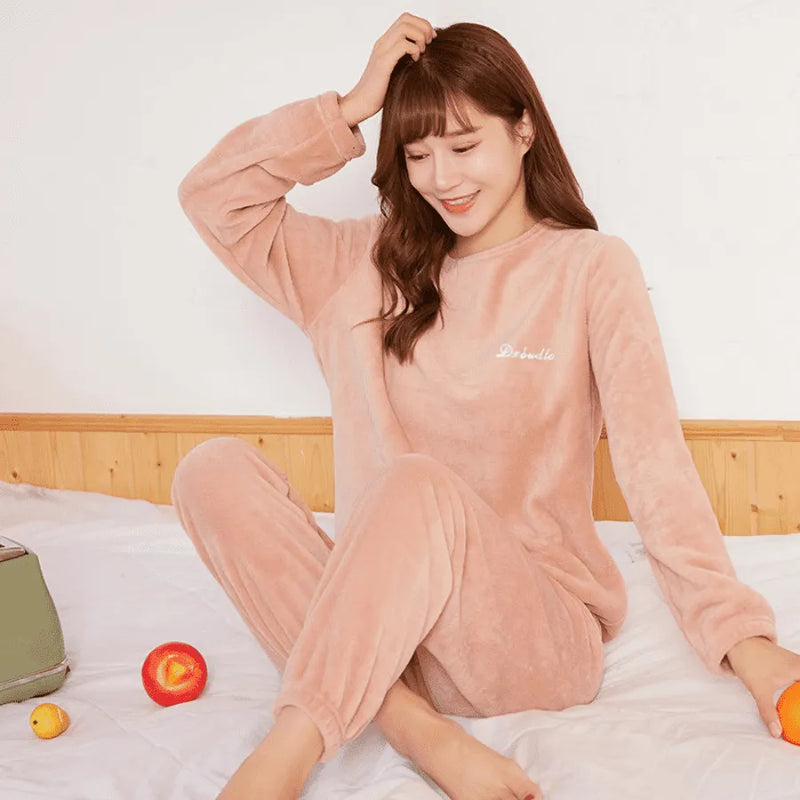 Pijama Feminino Warm Haven - Conjunto Com Calça e Camisa Longa Peluciado ou Calça Lisa | Tecido Macio, Confortável e Quentinho