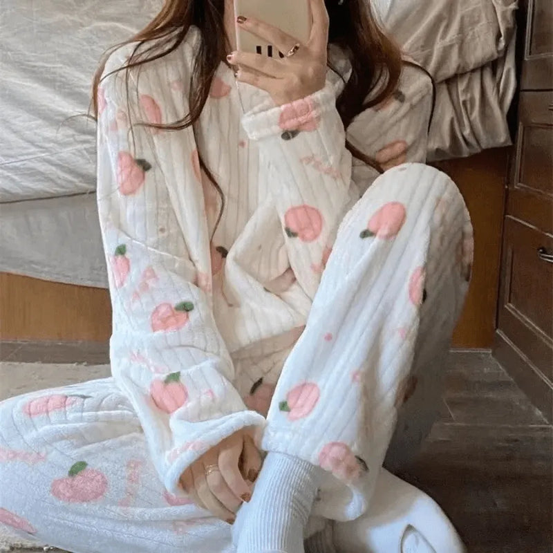 Pijama Feminino Peluciado Winter Love - Conjunto Com Calça e Moletom De pelúcia Plush | Quentinho, Macio e Super Confortável