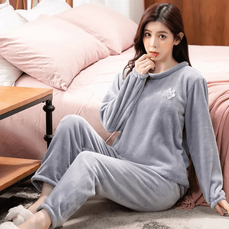 Pijama Feminino Peluciado Plush Warmth - Conjunto Blusa e Calça De Pelúcia Plush | Quentinho, Macio e Super Confortável
