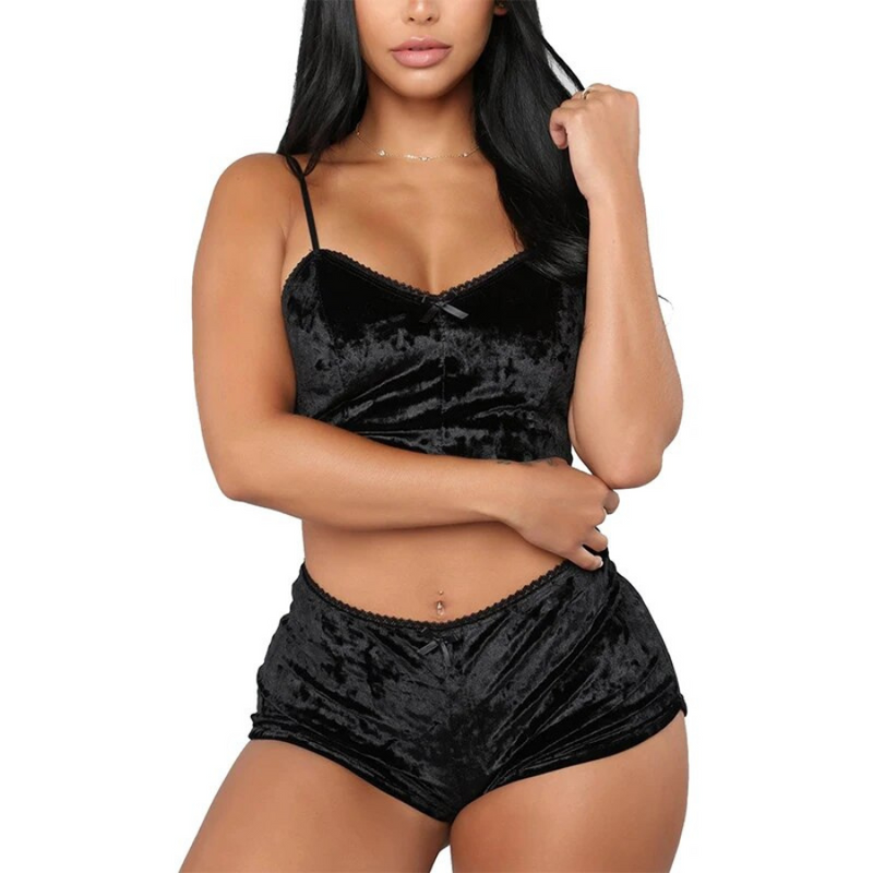 Pijama Feminino Luxe Plush - Conjunto Sexy Shorts e Cropped Peluciado | Elegante, Sensual e Super Confortável