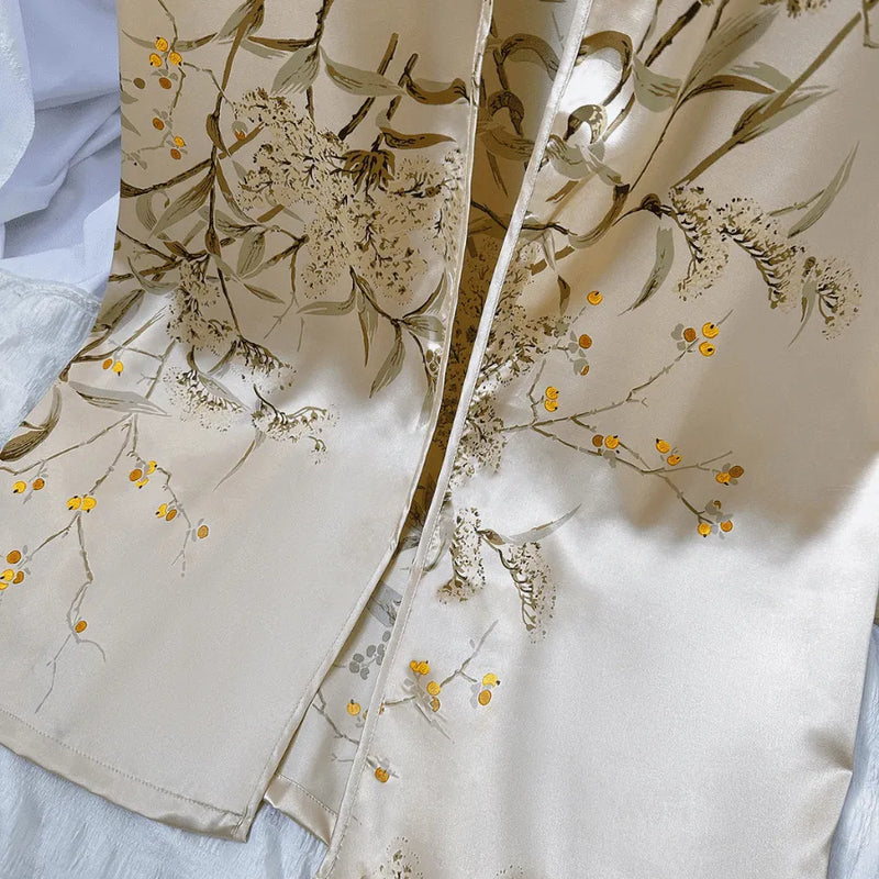 Conjunto 4 Peças Pijama Feminino Velvet Camisola, Camiseta, Shorts e Roupão Em Seda Gelo Premium | Toque De Seda Confortável + Bolsinha de Brinde