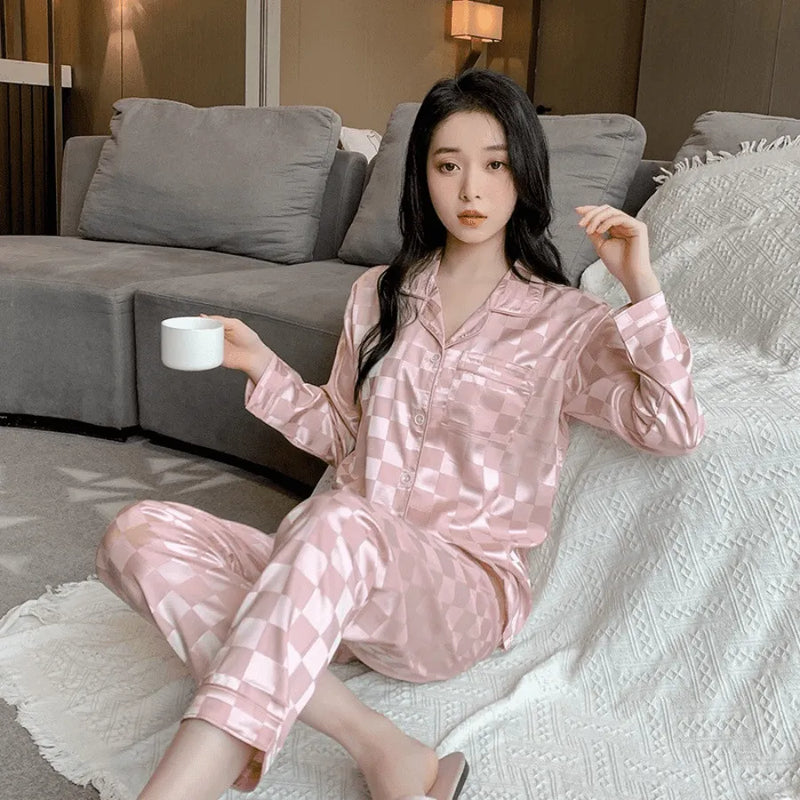 Pijama Feminino LuxuryX - Conjunto Calça e Camisa Longa Em Seda Gelo Premium | Toque De Seda Super Confortável