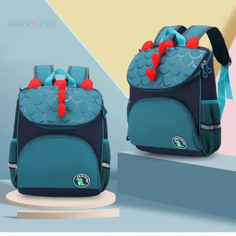 Mochila Infantil Temática Mundo dos Dinossauros - Conforto Que Parece Ser de Outro Mundo