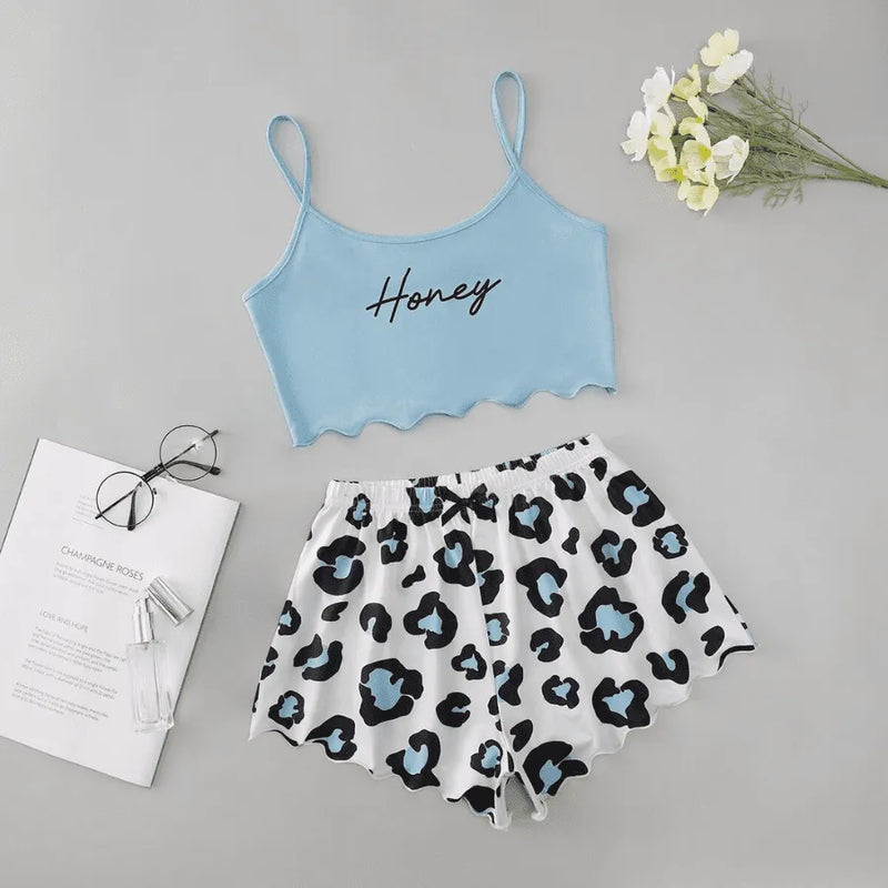 Pijama Feminino Honey Leopard - Conjunto Top Cropped e Shorts Fresquinho LooseFit | Tecido Super Macio e Confortável