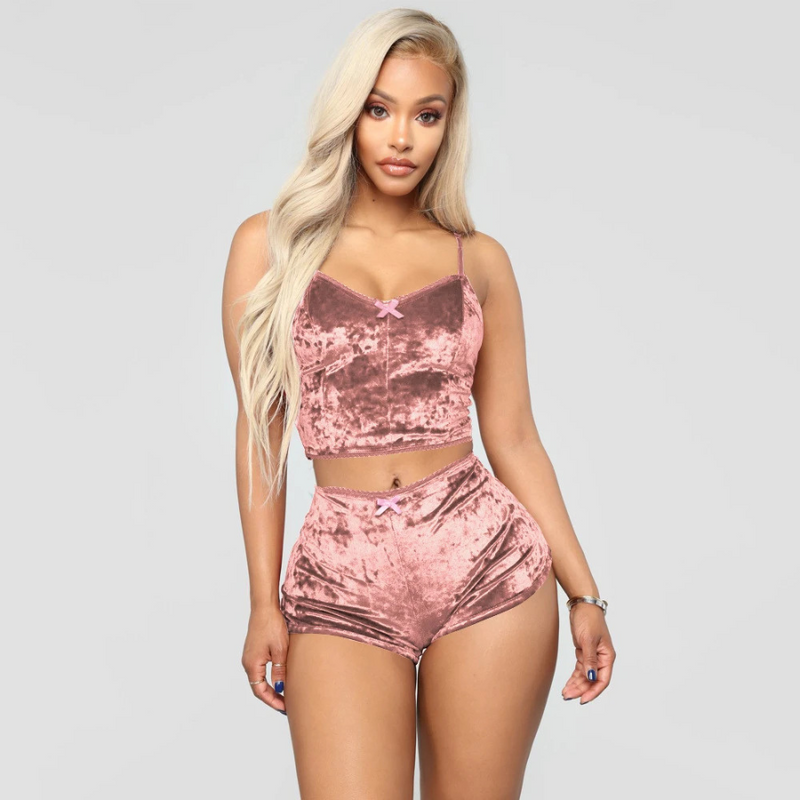 Pijama Feminino HugFluffy - Conjunto Shorts e Cropped Sexy Peluciado | Macio, Leve e Super Confortável