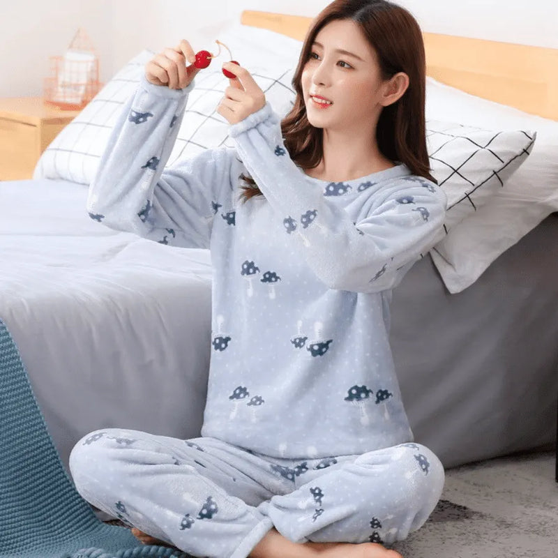 Pijama Feminino Peluciado Plush Warmth - Conjunto Blusa e Calça De Pelúcia Plush | Quentinho, Macio e Super Confortável