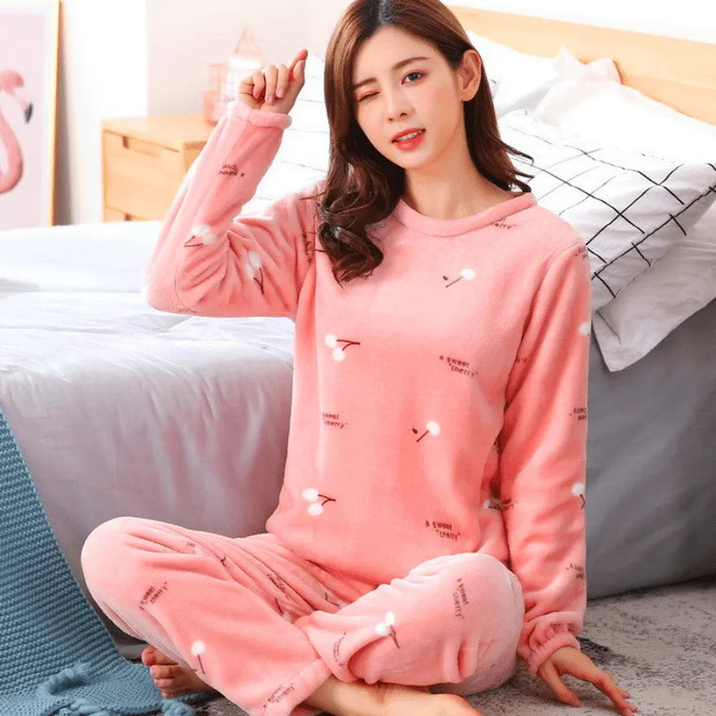 Pijama Feminino Peluciado Plush Warmth - Conjunto Blusa e Calça De Pelúcia Plush | Quentinho, Macio e Super Confortável