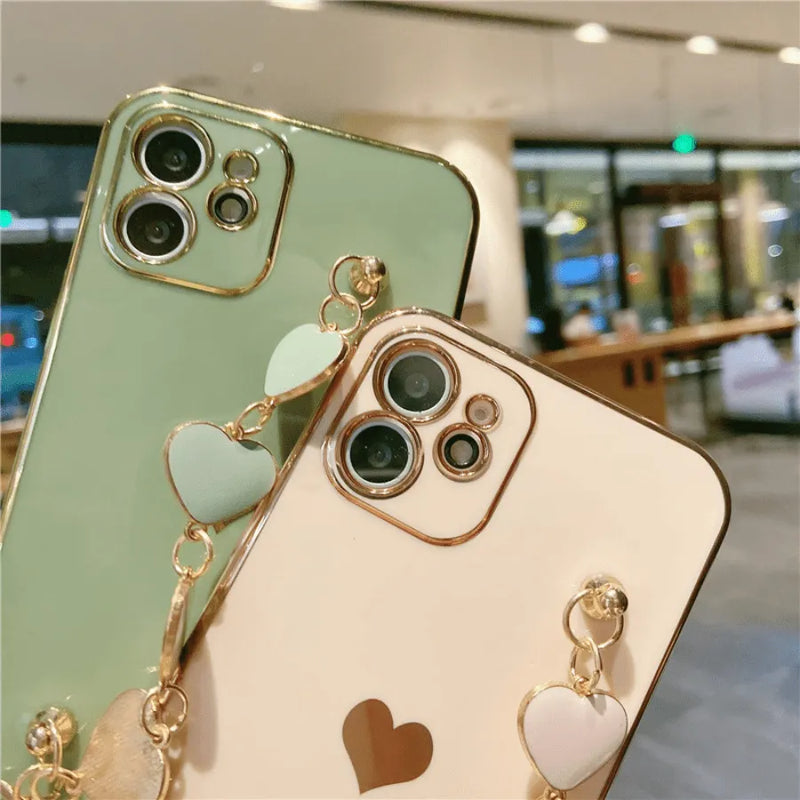 Capinha de Celular para Iphone com Bracelete de Segurança em Corações