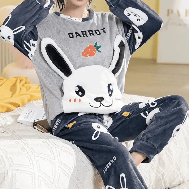 Pijama Feminino Peluciado Cute Animals - Conjunto Com Calça e Moletom Em Pelúcia Plush | Quentinho, Macio e Super Confortável