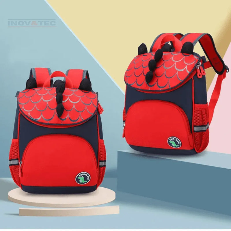 Mochila Infantil Temática Mundo dos Dinossauros - Conforto Que Parece Ser de Outro Mundo