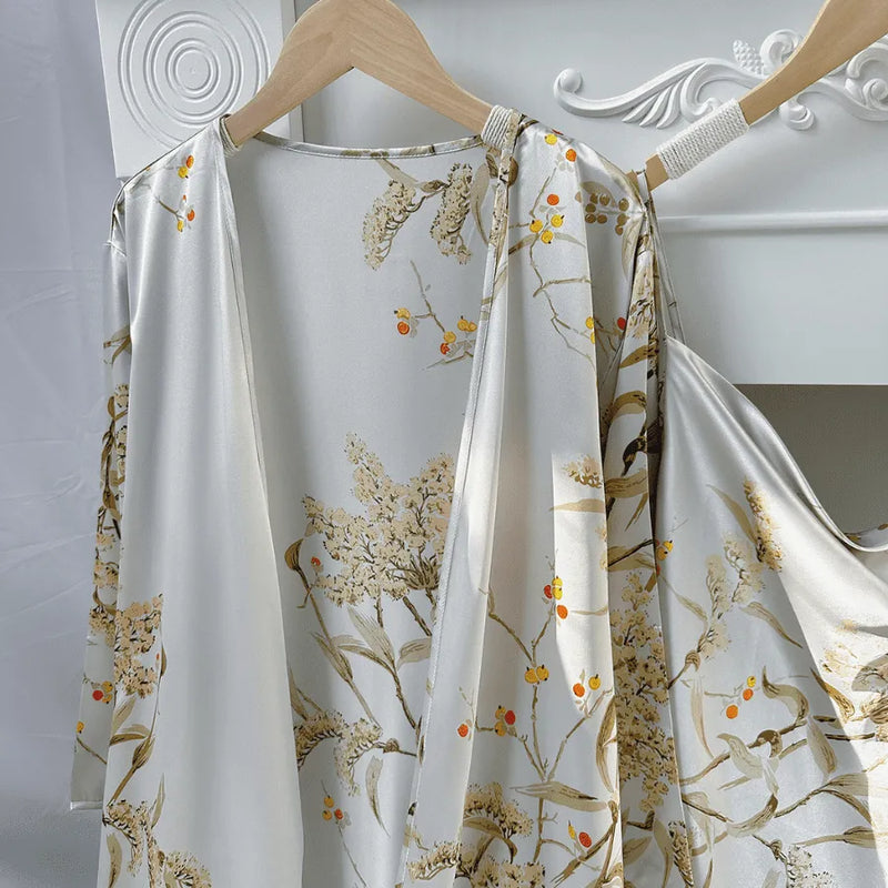 Conjunto 4 Peças Pijama Feminino Velvet Camisola, Camiseta, Shorts e Roupão Em Seda Gelo Premium | Toque De Seda Confortável + Bolsinha de Brinde