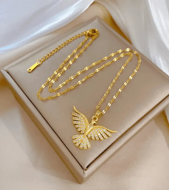 Colar Feminino Banhado a Ouro 18K com Pingente do Espírito Santo Fé e Elegância