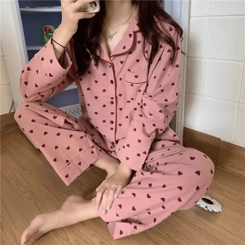 Pijama Feminino Cozy Dreams - Conjunto Camisa Longa e Calça | Tecido Algodão Super Macio e Confortável