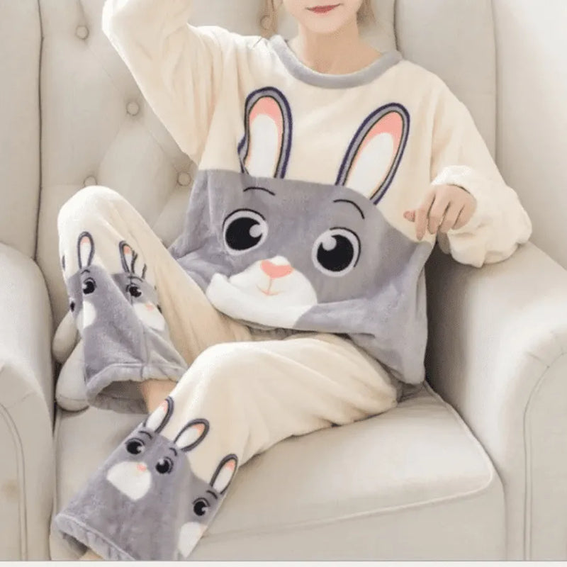 Pijama Feminino Peluciado Winter Love - Conjunto Com Calça e Moletom De pelúcia Plush | Quentinho, Macio e Super Confortável