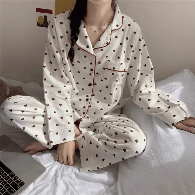 Pijama Feminino Cozy Dreams - Conjunto Camisa Longa e Calça | Tecido Algodão Super Macio e Confortável