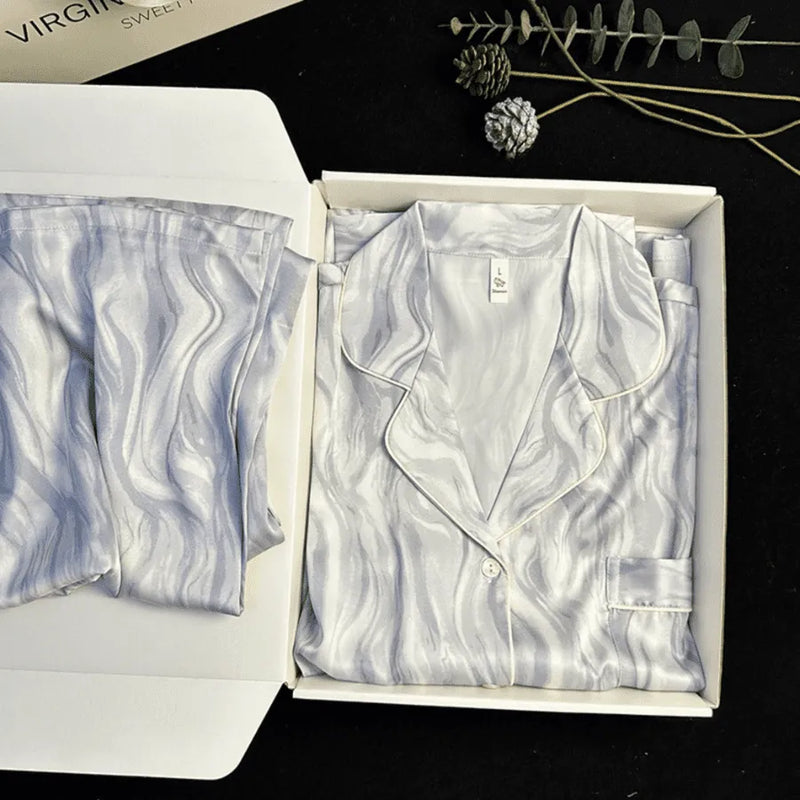 Pijama Feminino Serenade Conjunto Calça e Camisa Longa Em Seda Gelo Premium | Toque De Seda Confortável