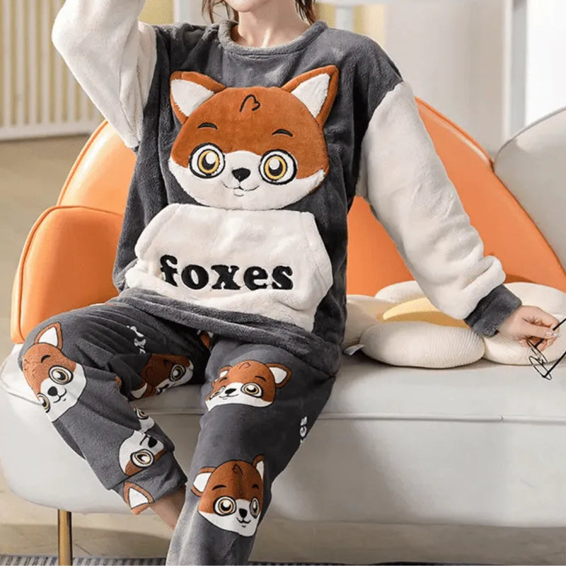 Pijama Feminino Peluciado Cute Animals - Conjunto Com Calça e Moletom Em Pelúcia Plush | Quentinho, Macio e Super Confortável