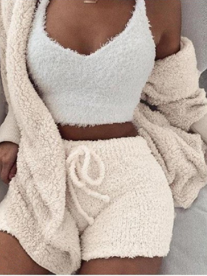 Pijama Feminino CozySoft - Conjunto 3 Peças, Shorts, Cropped e Casaco com Capuz | Macio, Leve e Super Confortável