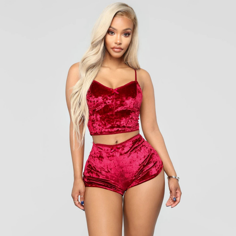 Pijama Feminino HugFluffy - Conjunto Shorts e Cropped Sexy Peluciado | Macio, Leve e Super Confortável
