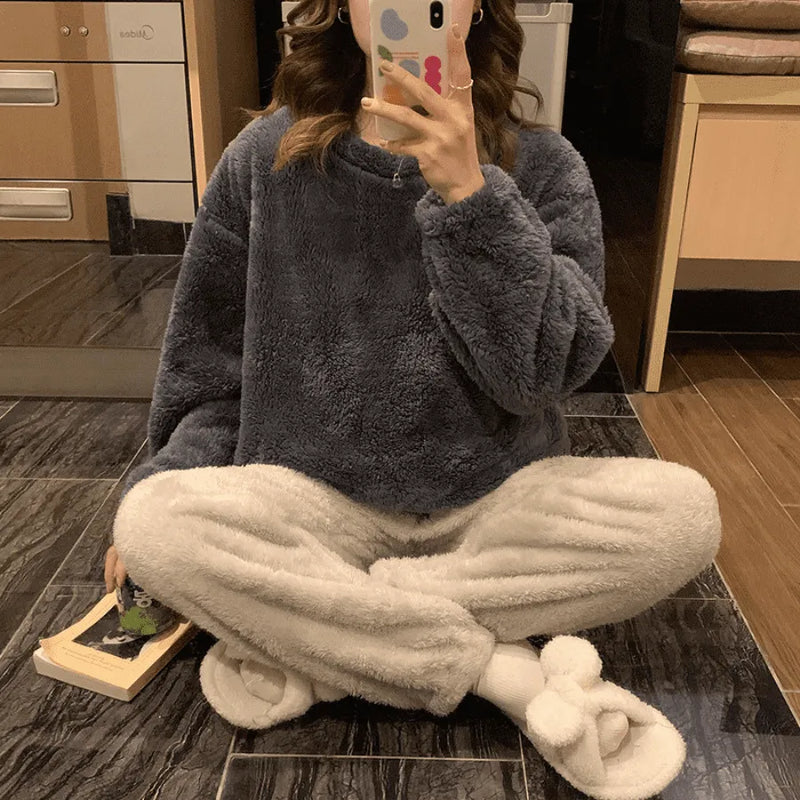 Pijama Feminino De Pelúcia CozyNights - Conjunto Com Calça e Moletom Em Pelúcia Plush | Quentinho, Macio e Super Confortável