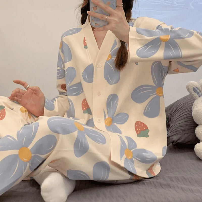 Pijama Feminino FLowers Conjunto Com Calça e Camisa de Botão | Com Tecido De Algodão Confortável e Quentinho