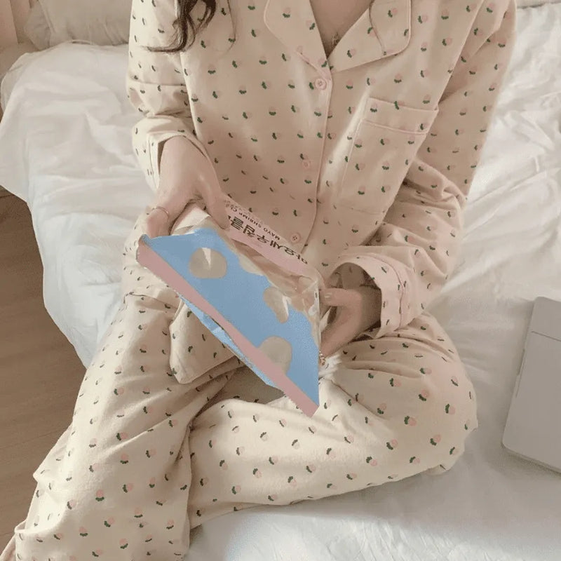 Pijama Feminino Cozy Dreams - Conjunto Camisa Longa e Calça | Tecido Algodão Super Macio e Confortável