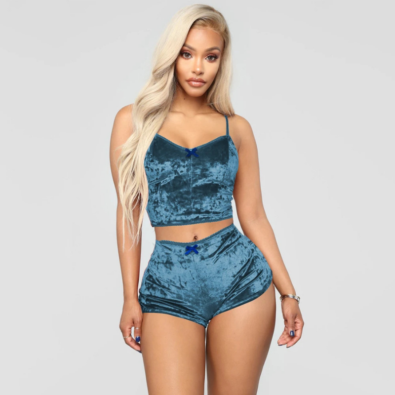 Pijama Feminino HugFluffy - Conjunto Shorts e Cropped Sexy Peluciado | Macio, Leve e Super Confortável