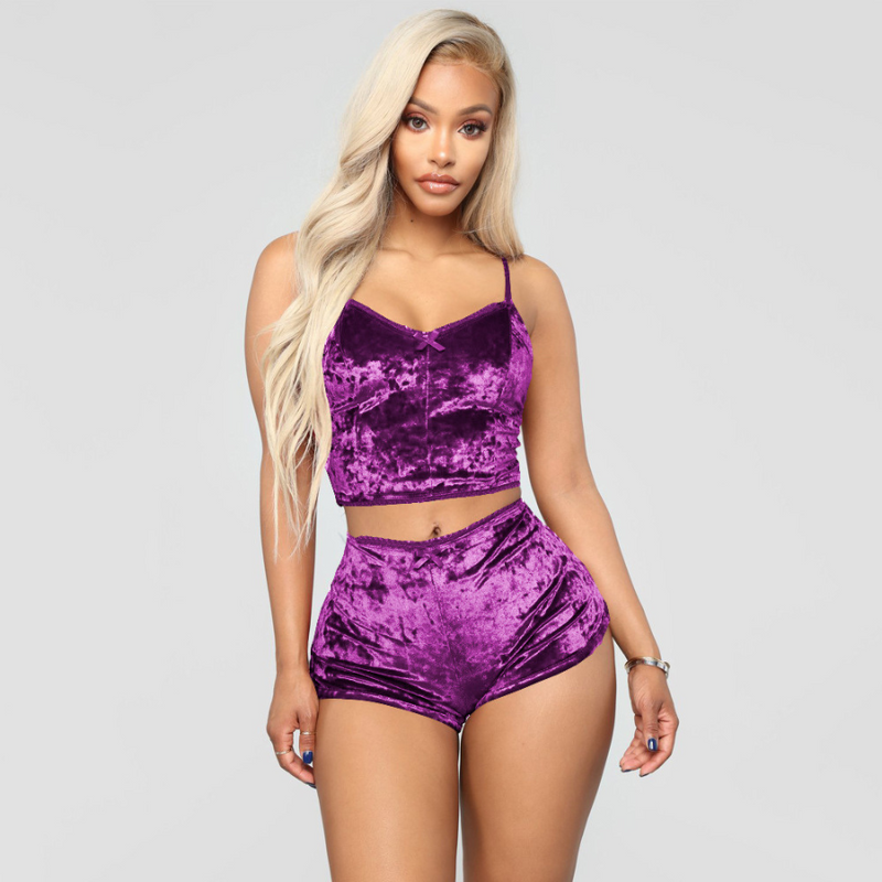 Pijama Feminino HugFluffy - Conjunto Shorts e Cropped Sexy Peluciado | Macio, Leve e Super Confortável