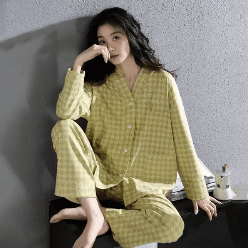 Pijama Feminino FLowers Conjunto Com Calça e Camisa de Botão | Com Tecido De Algodão Confortável e Quentinho
