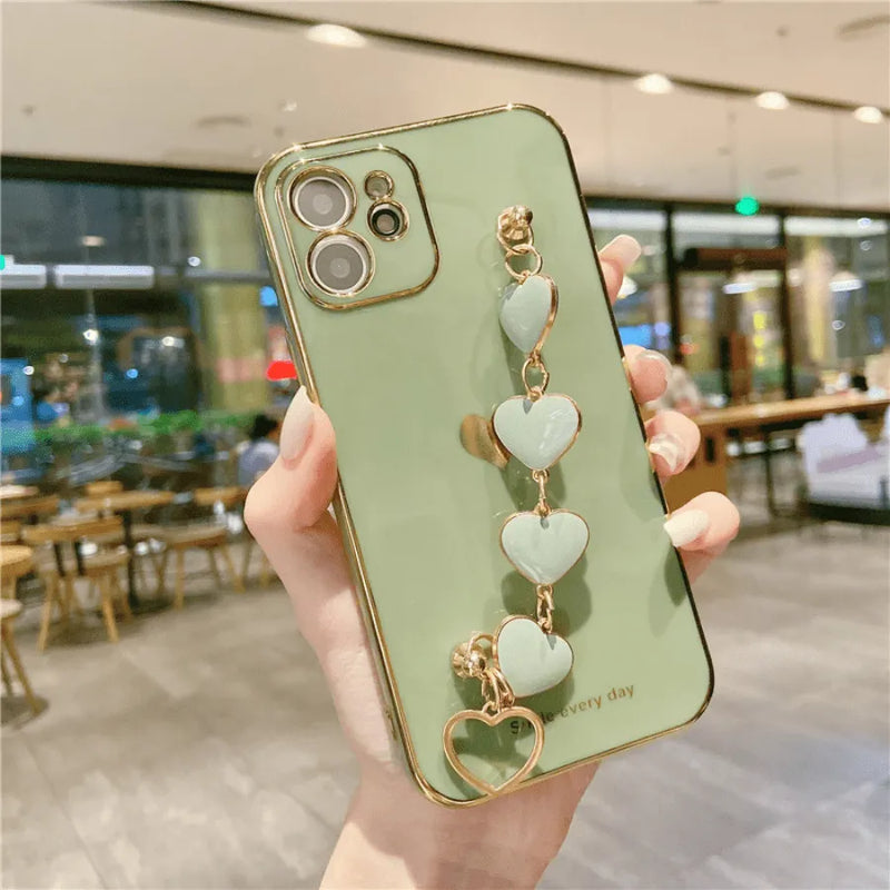 Capinha de Celular para Iphone com Bracelete de Segurança em Corações