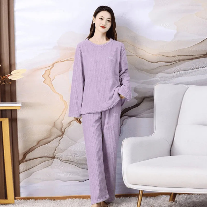 Pijama Feminino Warm Haven - Conjunto Com Calça e Camisa Longa Peluciado ou Calça Lisa | Tecido Macio, Confortável e Quentinho