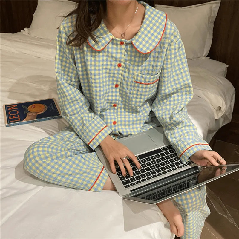 Pijama Feminino Cozy Dreams - Conjunto Camisa Longa e Calça | Tecido Algodão Super Macio e Confortável