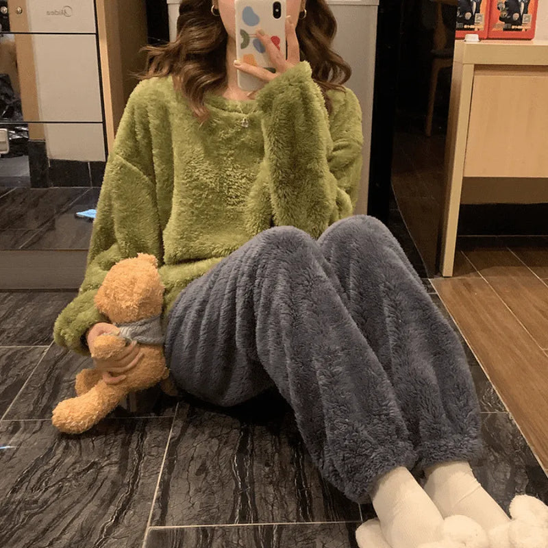 Pijama Feminino De Pelúcia CozyNights - Conjunto Com Calça e Moletom Em Pelúcia Plush | Quentinho, Macio e Super Confortável