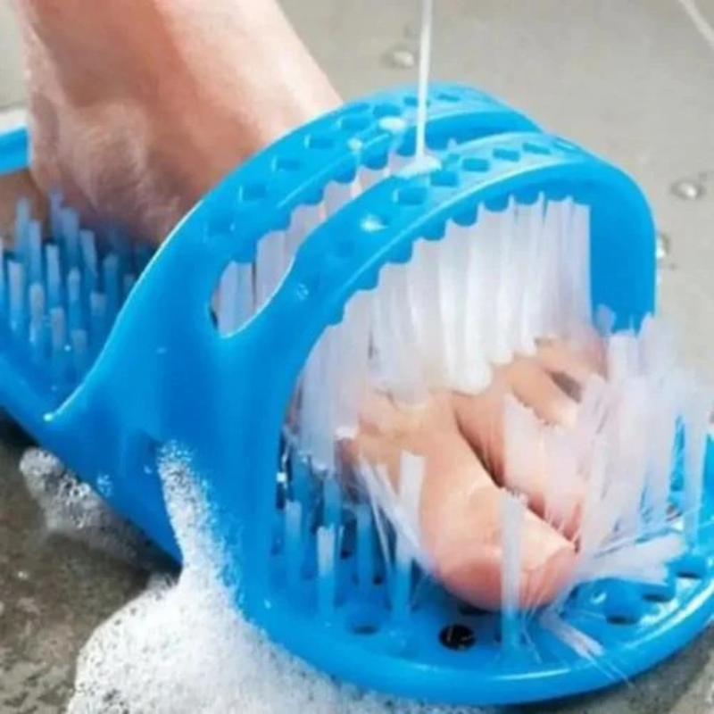 Chinelo com Escova Limpa Pés e Pedra Pome Removível para Higienização dos Pés