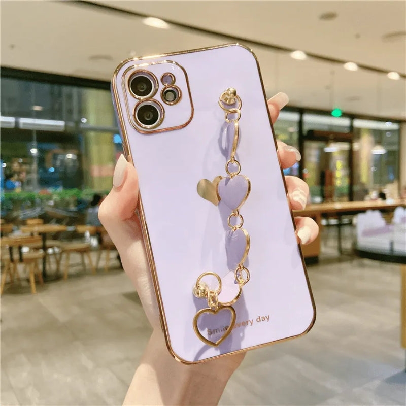 Capinha de Celular para Iphone com Bracelete de Segurança em Corações