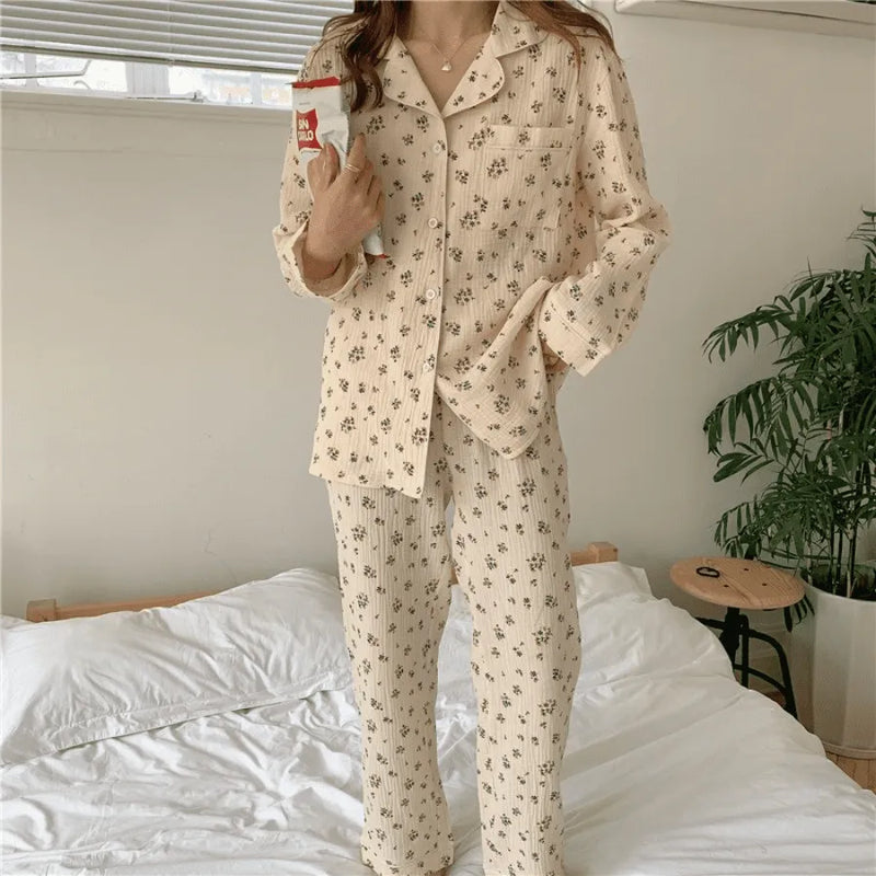 Pijama Feminino Cozy Dreams - Conjunto Camisa Longa e Calça | Tecido Algodão Super Macio e Confortável