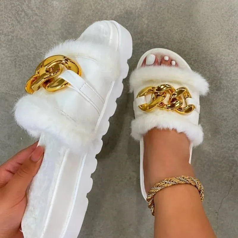 Sandália Slide Push Chain | Um Mix De Muito Conforto e Muita Personalidade