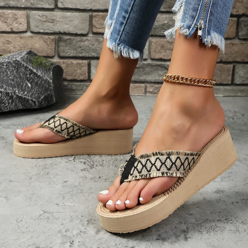 Sandália De Plataforma Oásis | Estilo Único e Conforto Para Seus Pés
