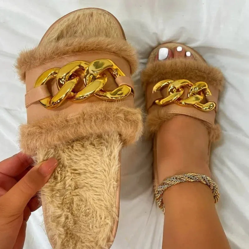 Sandália Slide Push Chain | Um Mix De Muito Conforto e Muita Personalidade