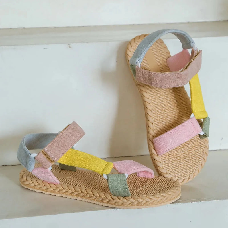 Sandália Tropical Radiance - Forma Larga Com Design Único, Estilo e Conforto Para Seus Pés