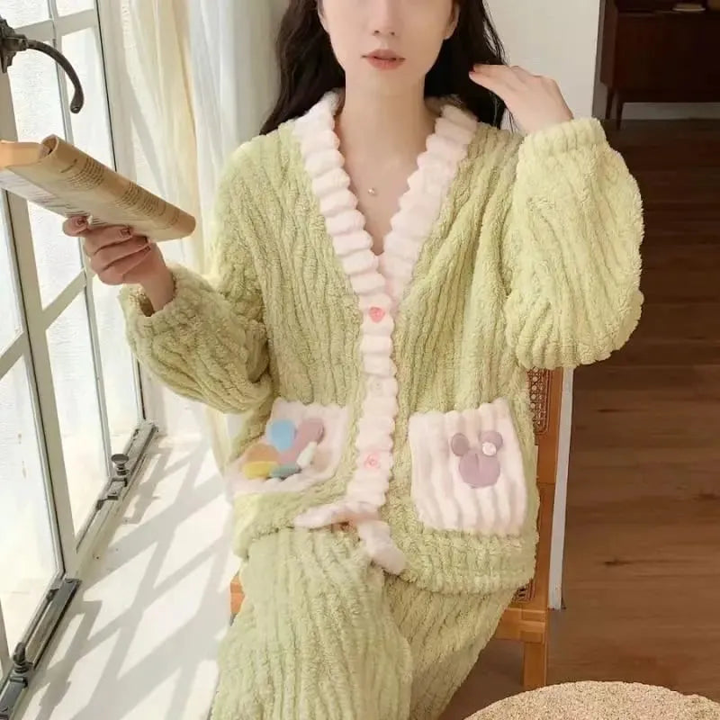 Pijama Feminino de Pelúcia Sunflower Haven Conjunto Casaco e Calça Em Pelúcia Plush | Quentinho, Macio e Super Confortável