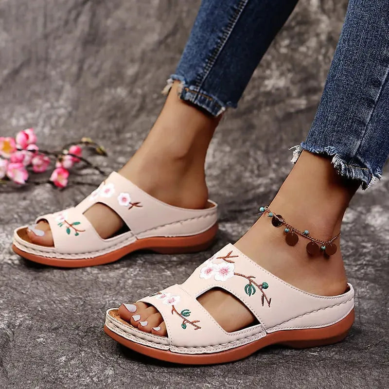 Sandália Flowers - Conforto e Estilo Com Design Moderno e Confortável