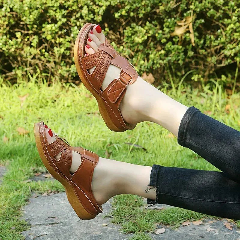 Sandália Slide Solstice - Couro PU Macio e Confortável Com Amortecimento Premium | Conforto em Cada Passo