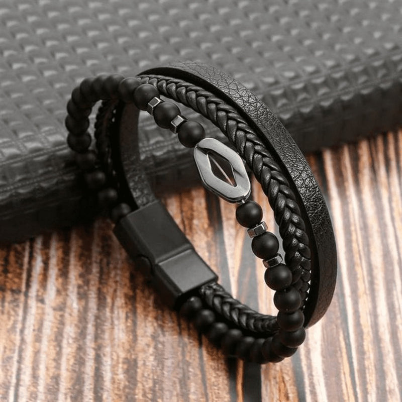 Pulseira em Couro com Pedras e Pingentes THE MAN