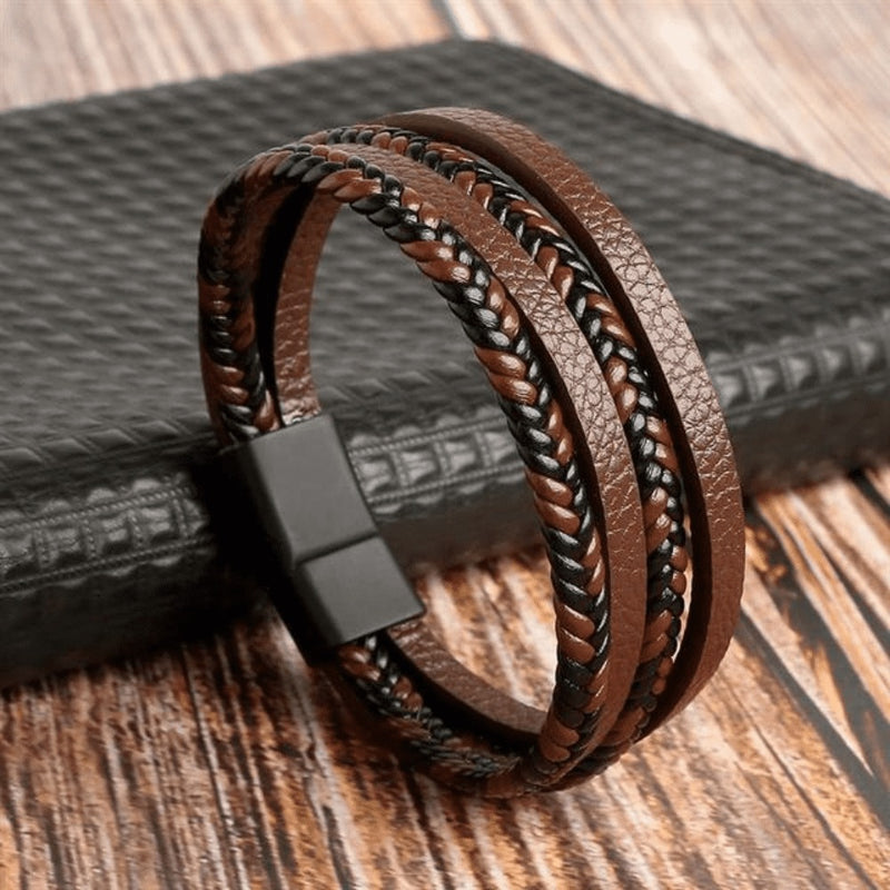 Pulseira em Couro com Pedras e Pingentes THE MAN