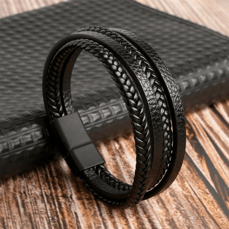 Pulseira em Couro com Pedras e Pingentes THE MAN