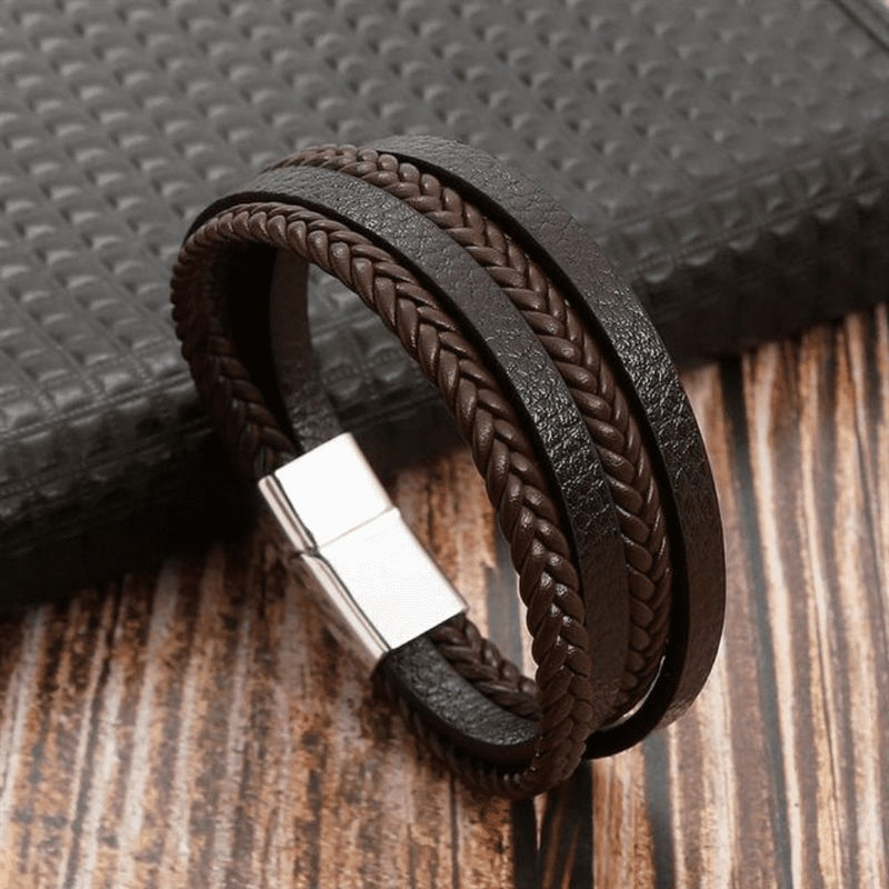 Pulseira em Couro com Pedras e Pingentes THE MAN
